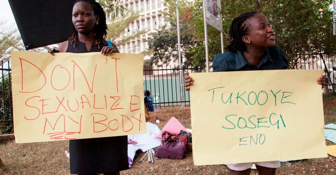 Les femmes protestent contre la législation anti-pornographie et sur le code vestimentaire le 26 février 2014 à Kampala.